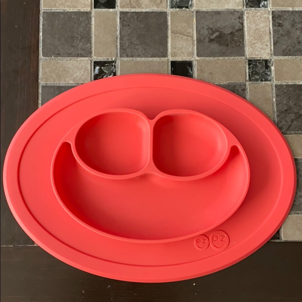 EZPZ round smile plate